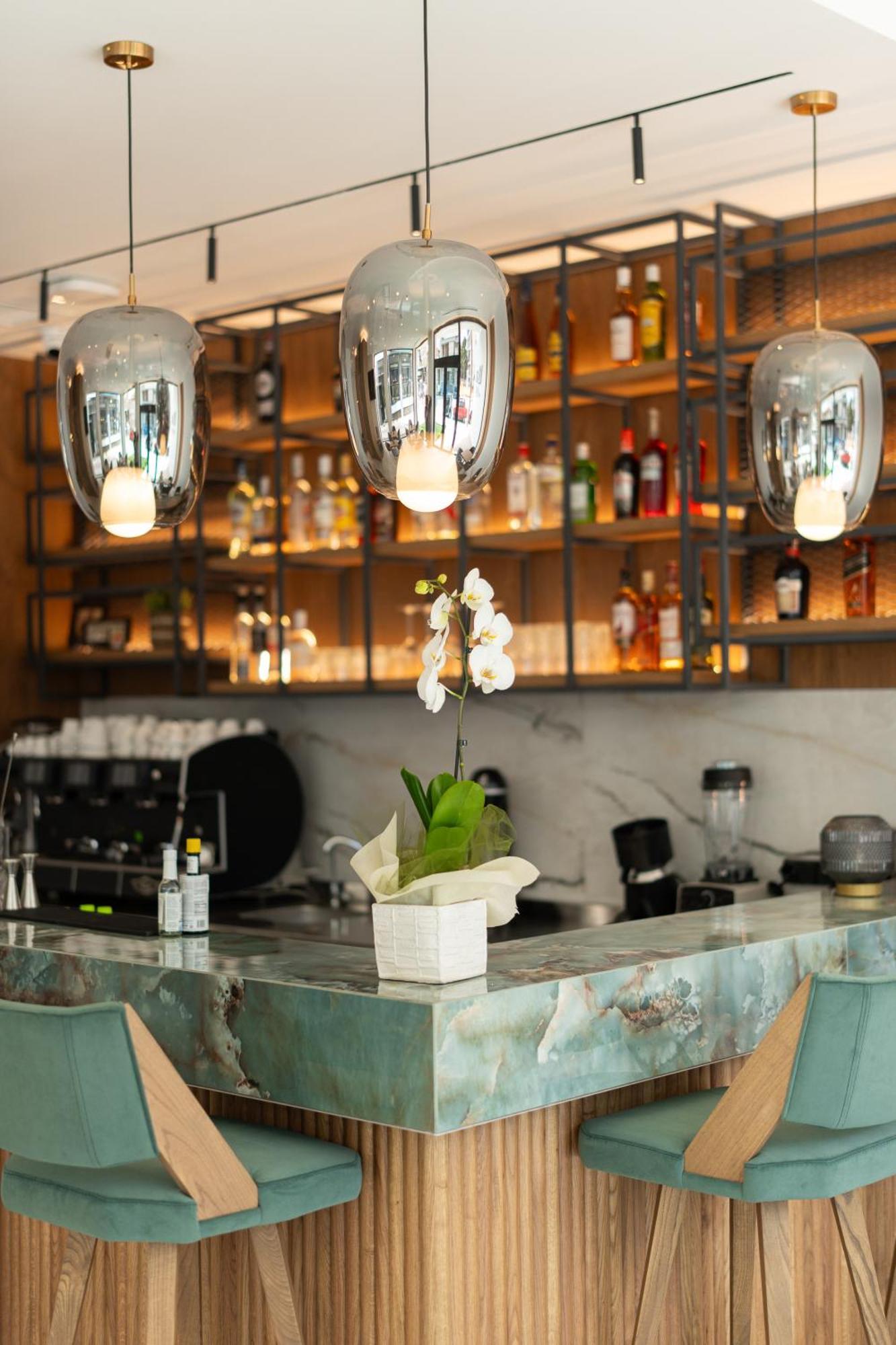 Volos Inn Hotel Eksteriør bilde